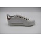 witte sneaker met champagne versiering