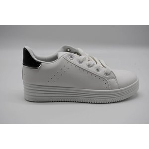 Witte sneaker met zwarte accenten