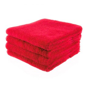 Handdoek rood met naam geborduurd