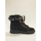 zwarte sneaker met pels