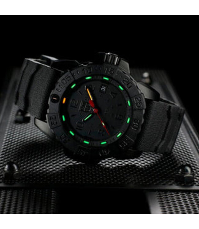 Luminox XS.3005.F Herrenuhr Original Navy Seal 43mm 20ATM