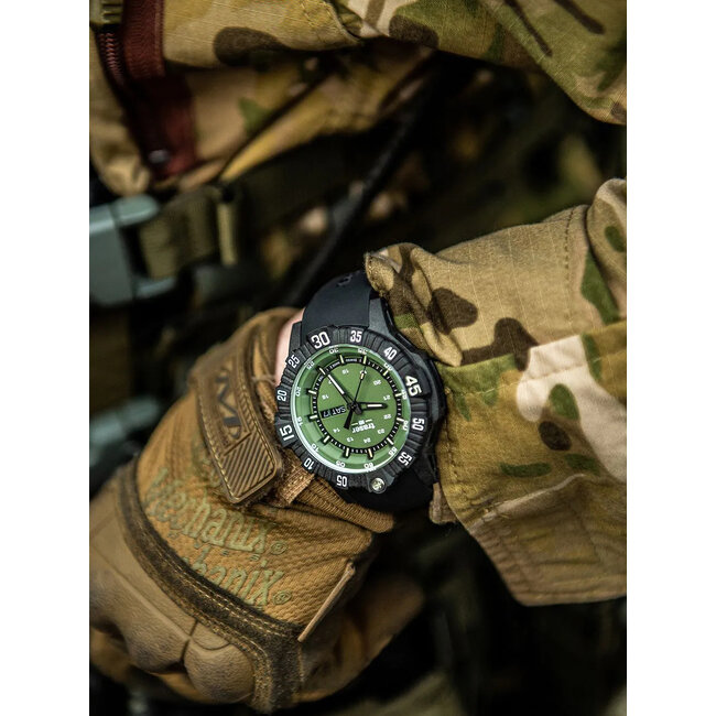 Traser H3 110727 P99 Q Tactical Green Herrenuhr 46mm 20ATM