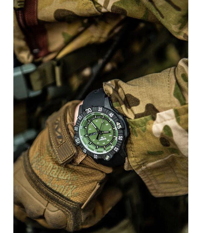 Traser H3 110727 P99 Q Tactical Green Herrenuhr 46mm 20ATM