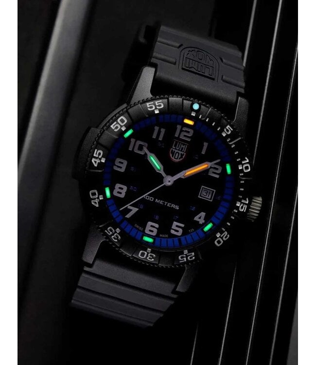 XS.0324 Herrenuhr Leatherback 44 mm