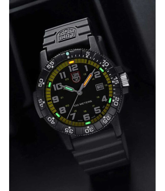XS.0325 Herrenuhr Leatherback 44 mm