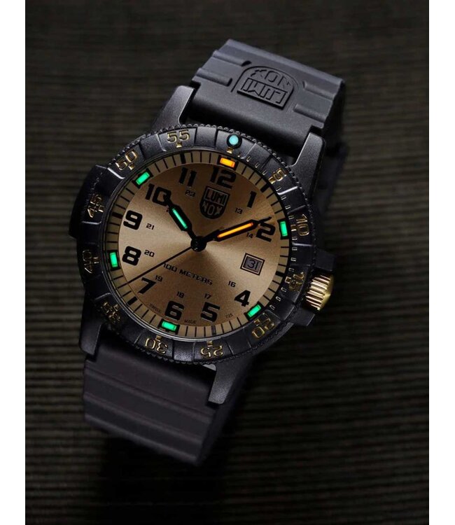 XS.0325.GP Herrenuhr Leatherback 44 mm