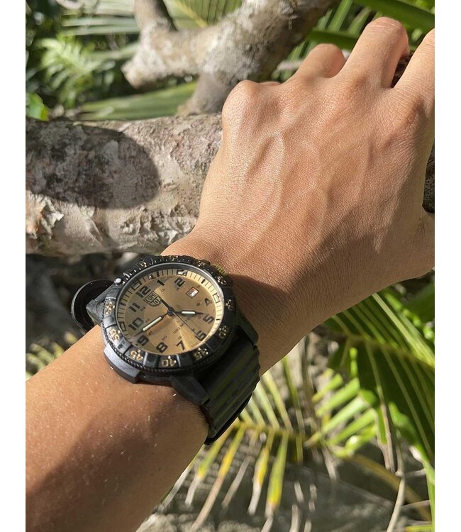 XS.0325.GP Herrenuhr Leatherback 44 mm
