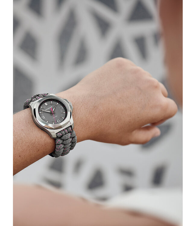 Victorinox  241920 Damenuhr I.N.O.X. 37 mm