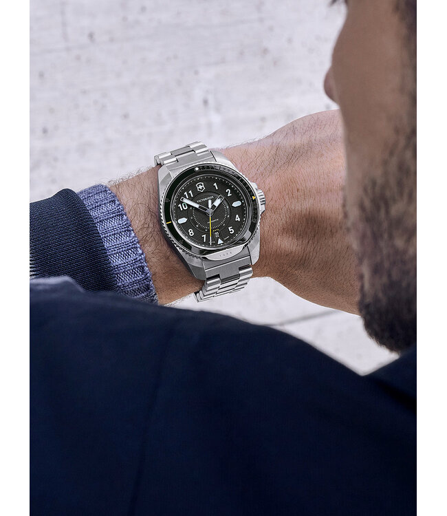 Victorinox  241981 Herrenuhr Journey 43 mm