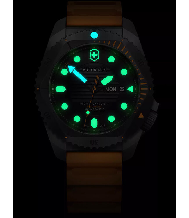 Victorinox  241996 Herrenuhr Dive 43 mm