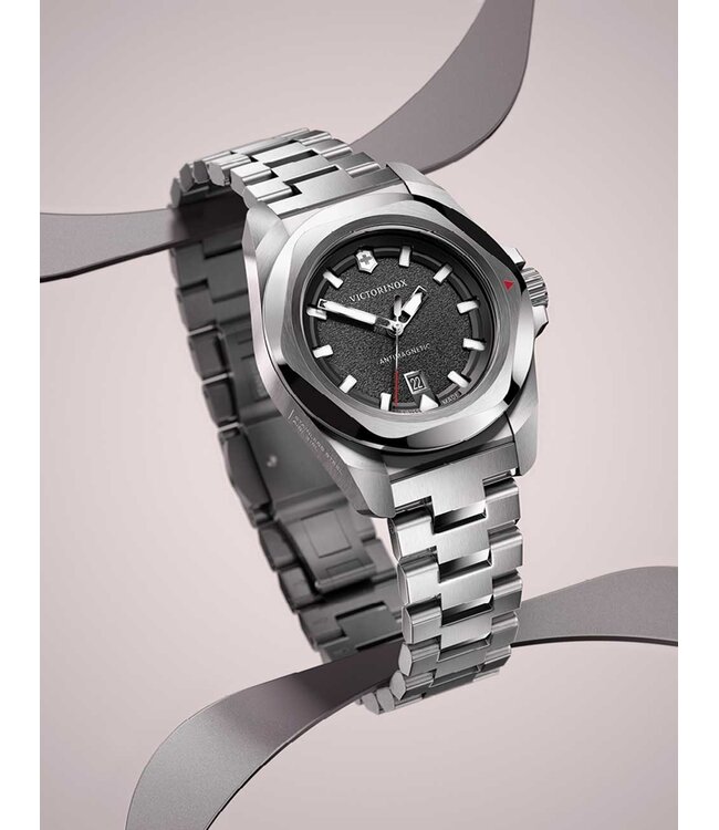 Victorinox  242036 Damenuhr I.N.O.X. 32 mm