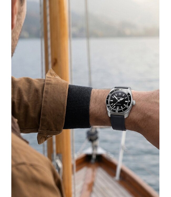 Victorinox  242104 Herrenuhr Maverick 39 mm