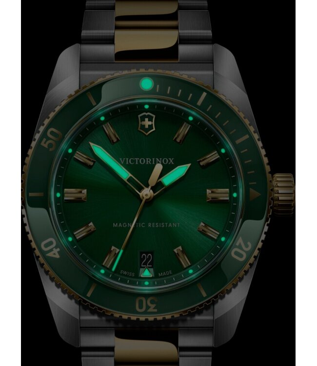 Victorinox  242101 Herrenuhr Maverick 39 mm