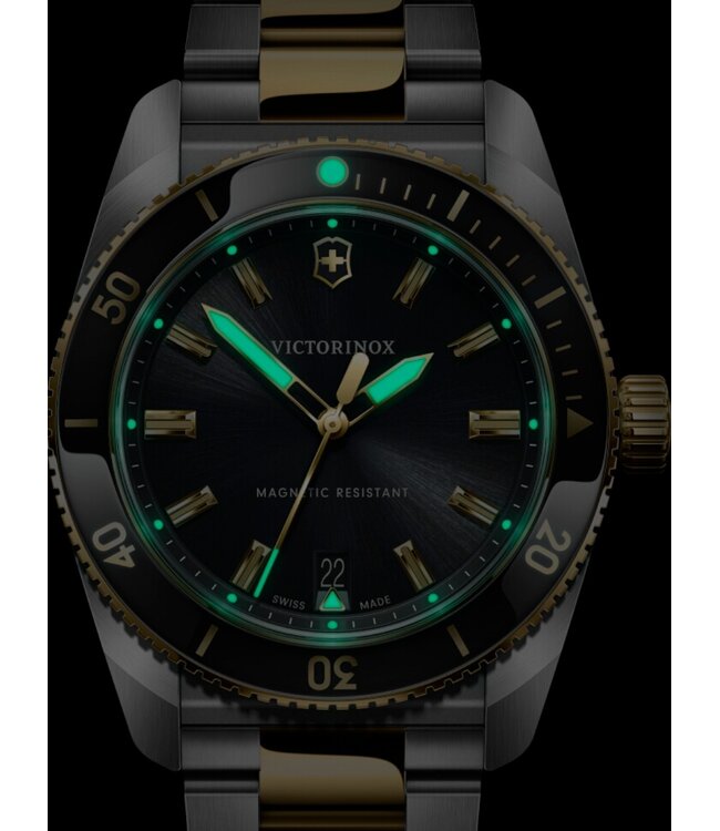 Victorinox  242102 Herrenuhr Maverick 39 mm