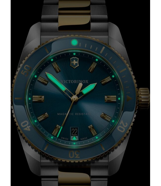 Victorinox  242103 Herrenuhr Maverick 39 mm
