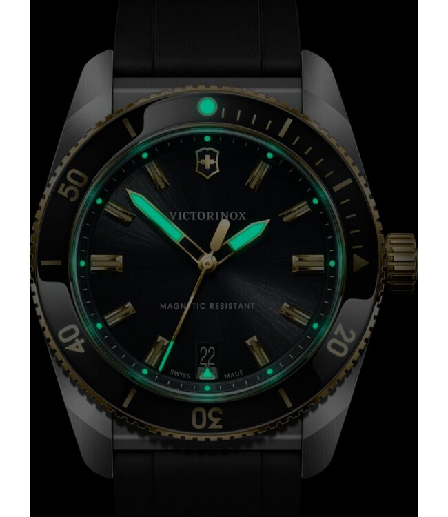 Victorinox  242099 Herrenuhr Maverick 39 mm