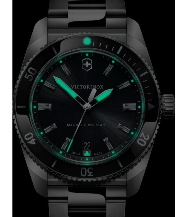 Victorinox  242097 Herrenuhr Maverick 39 mm