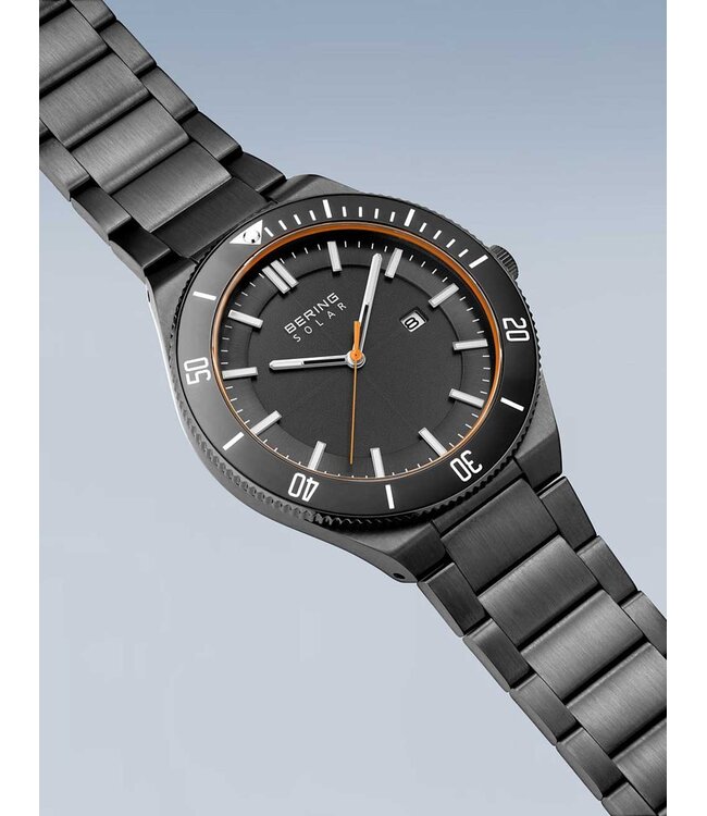 Bering 14443-779 Herrenuhr Solar 43 mm