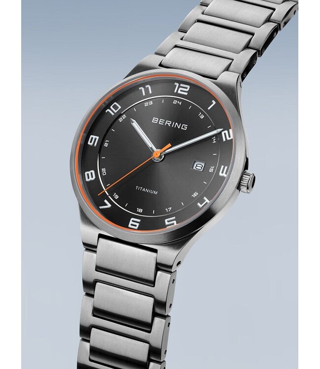 Bering 15139-709 Herrenuhr Titanium 39 mm