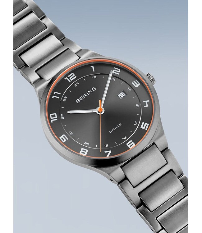 Bering 15139-709 Herrenuhr Titanium 39 mm