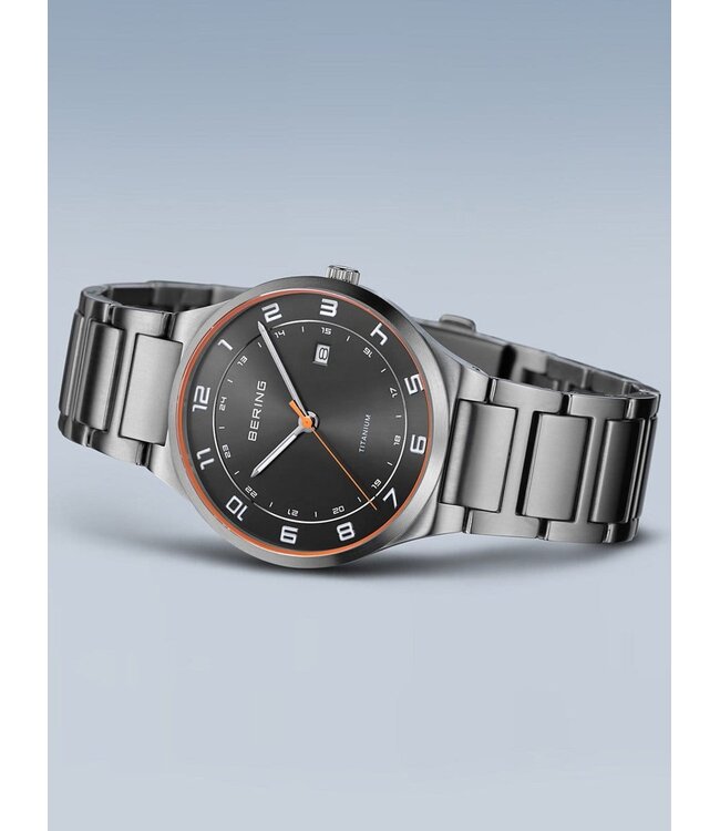 Bering 15139-709 Herrenuhr Titanium 39 mm
