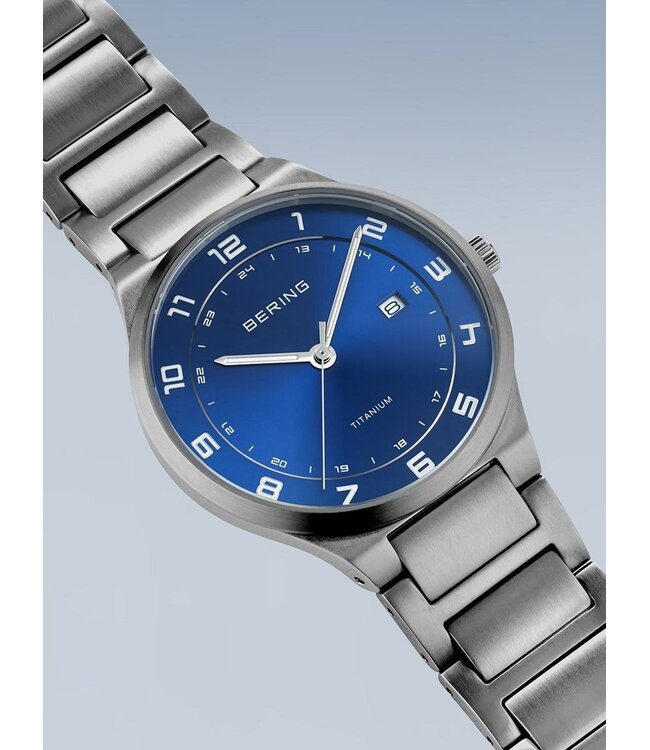 Bering 15139-707 Herrenuhr Titanium 39 mm