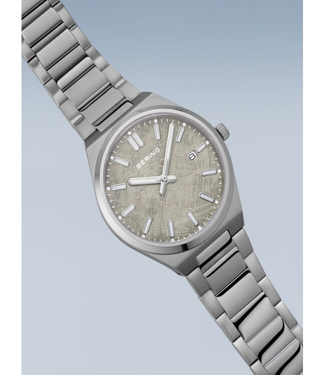 Bering 17639-777 Herrenuhr Classic 39 mm