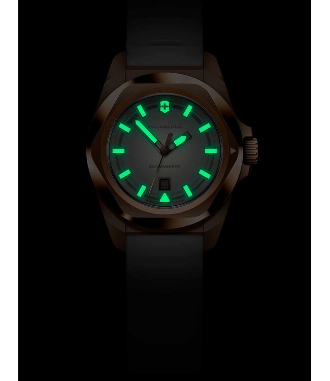 Victorinox  242037 Damenuhr I.N.O.X. 32 mm