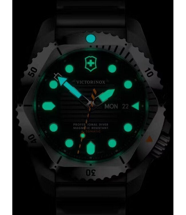 Victorinox  242070 Herrenuhr Dive 43 mm