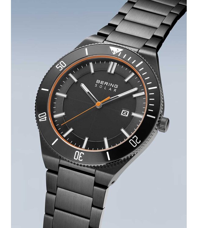 Bering 14443-779 Herrenuhr Solar 43 mm