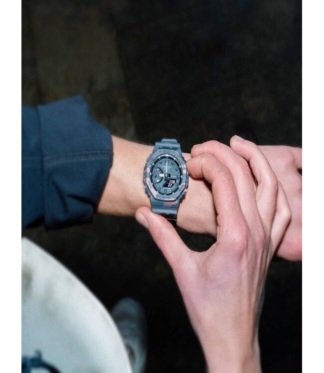 Casio  GA-2100CM-8AER Herrenuhr G-Shock 45 mm