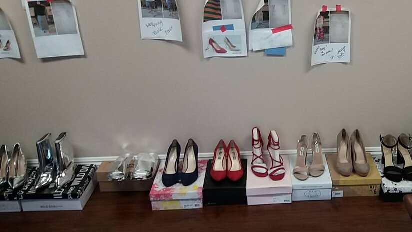 Worden het high heels of sneakers?