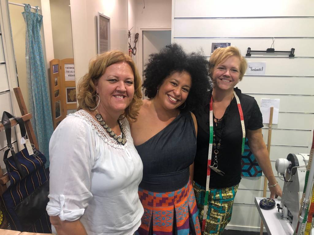 Dinkra pakt haar koffers