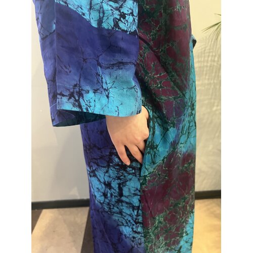 Lange kimono van blauw paars groene tie-dye katoen Lange kimono van blauw paars groene tie-dye katoen
