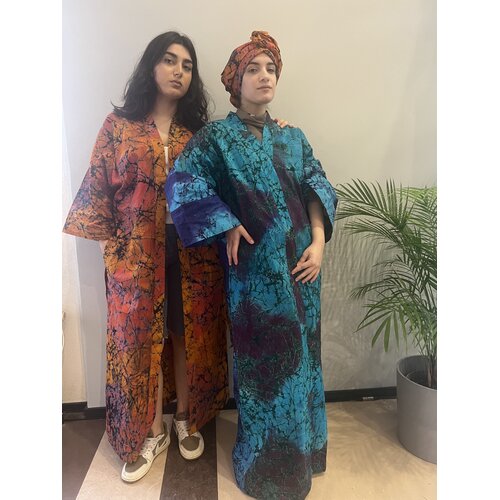 Lange kimono van blauw paars groene tie-dye katoen Lange kimono van blauw paars groene tie-dye katoen