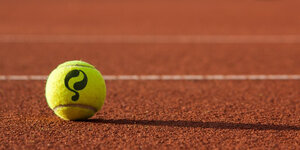 De perfecte tenniskleding voor gravel, gras en hardcourt banen