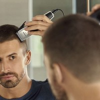 Zo style jij je snor met snorrenwax - Mannenzaak.nl