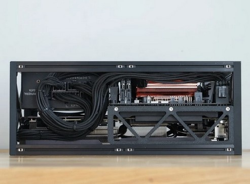 BeamCase with MakerBeamXL 15x15mm inside ITX