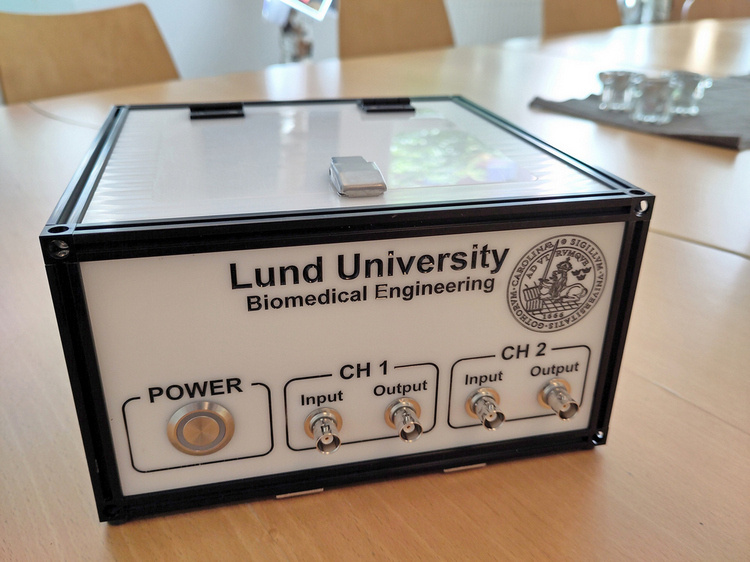 case with amplifier MakerBeam and corner cubes closed