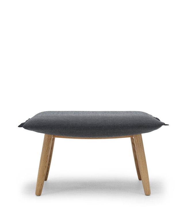 wortel muis Openlijk E016 Embrace Hocker | Carl Hansen and Søn voetenbank EOOS bij NSD - NORTH  SEA DESIGN