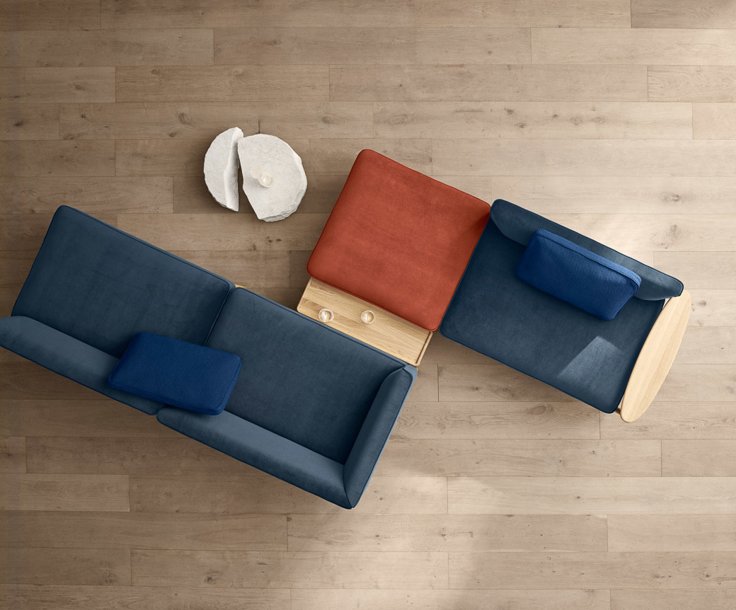 Relaxed lounging on the E300 Embrace Modular sofa | Carl Hansen