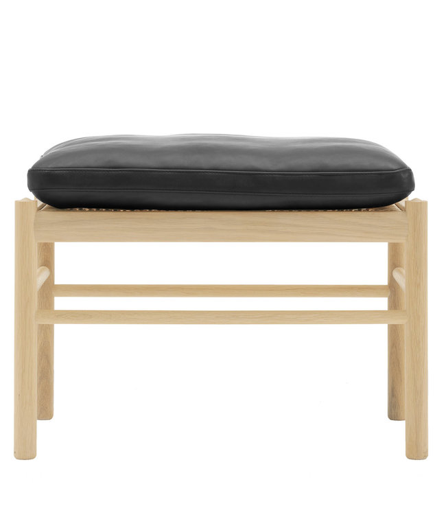 Carl Hansen & Søn OW149F Colonial Footstool