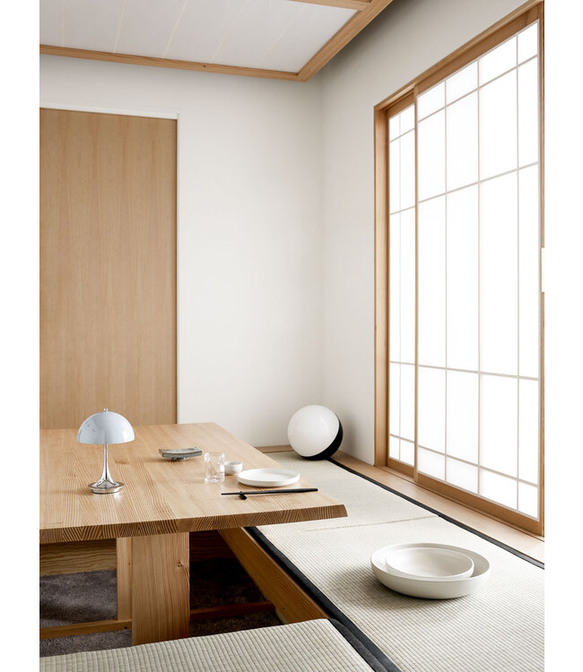 Louis Poulsen VL Studio Tafellamp/ Vloerlamp in zwart of messing