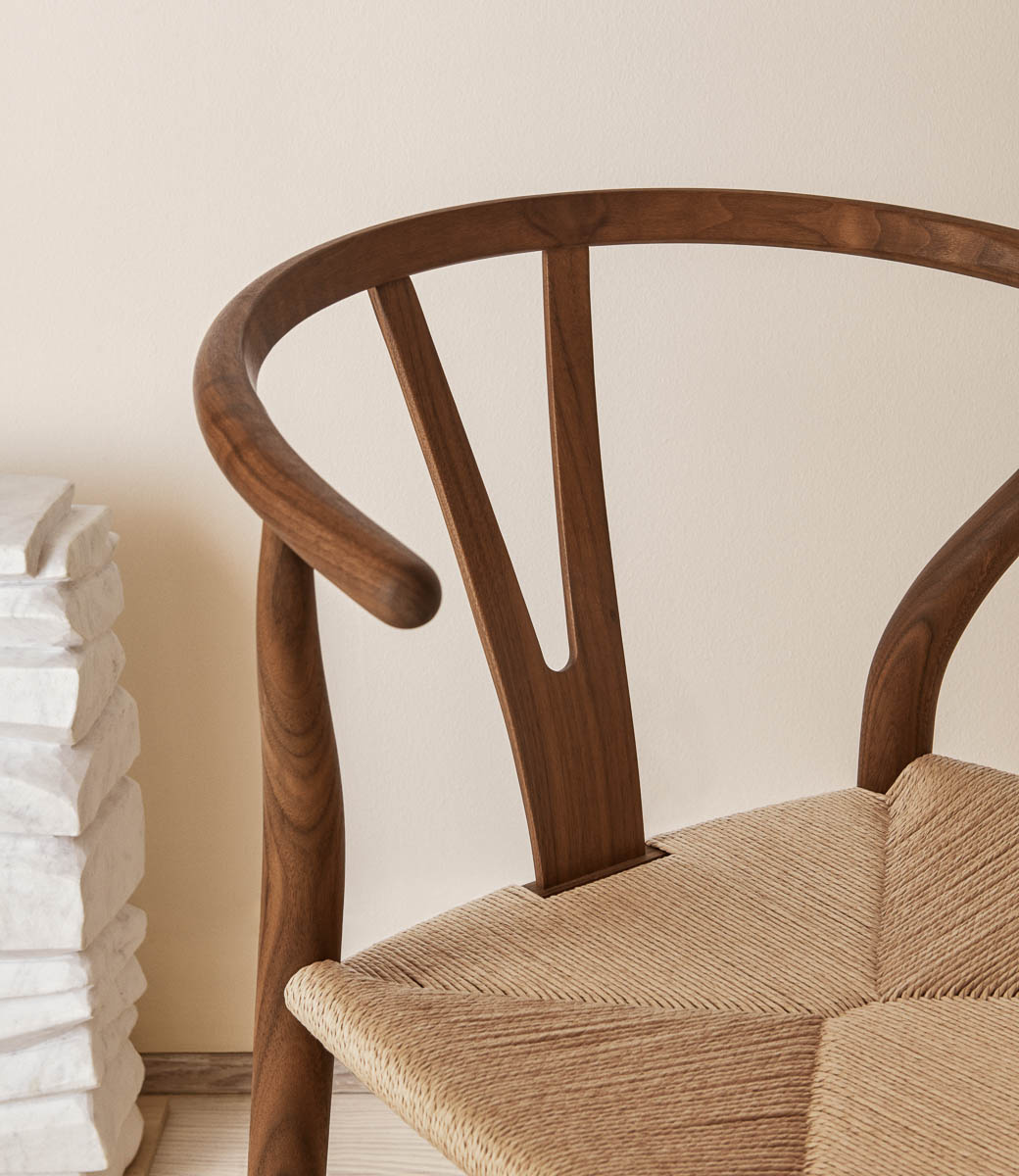 Carl Hansen & Søn eetkamerstoel CH24 Wishbone Chair Walnoot H