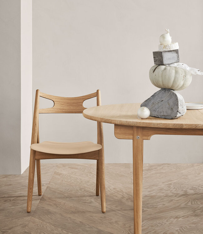 Carl Hansen & Søn CH337 Dining Table