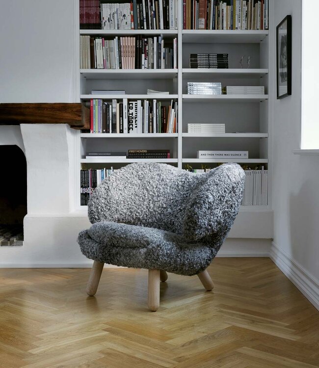 House of Finn Juhl Finn Juhl Pelican Chair with sheepskin