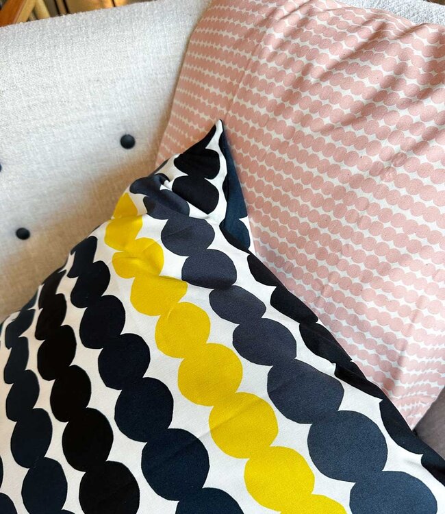 Marimekko RäsymattoThrow Pillow cover