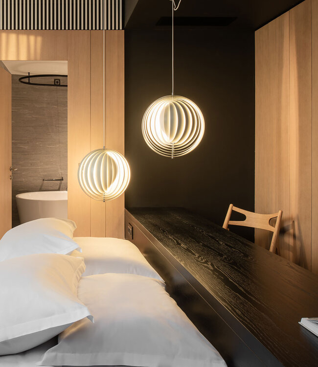 Verpan Moon White Hanglamp Ø34 cm en Ø44,5 cm