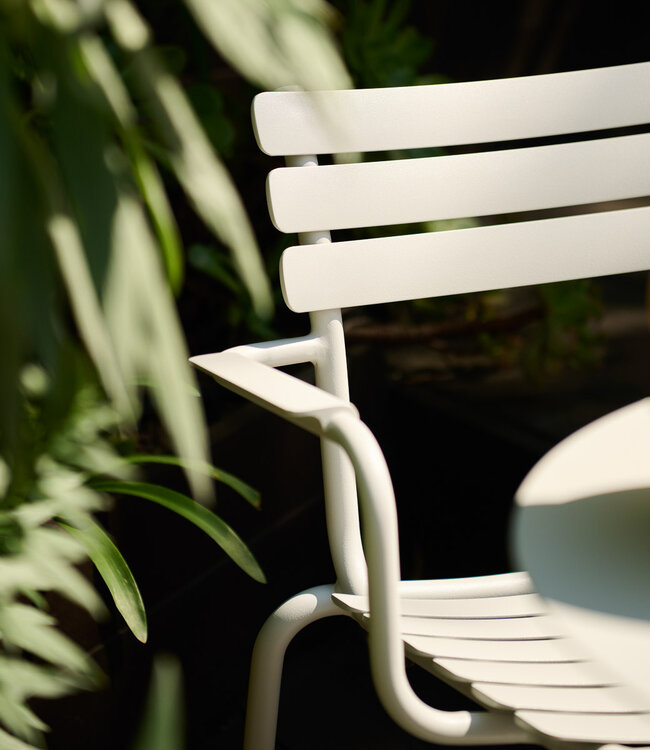 Houe Alua with armrests Dining Chair