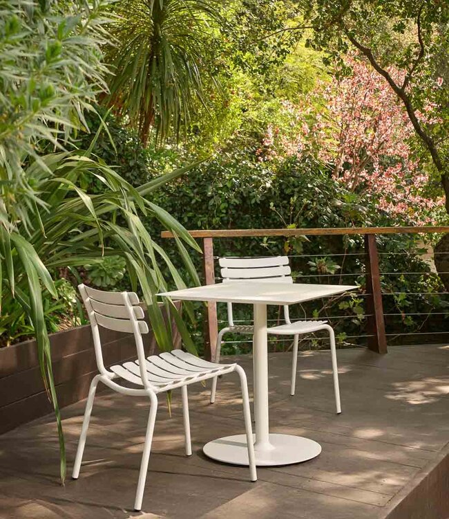 Houe Vierkant Pico Tuintafel Ronde Voet